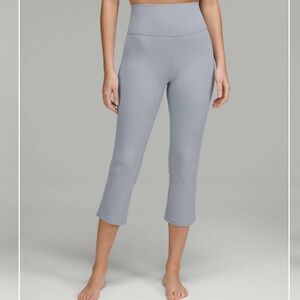 Lululemon Groove Super-High-Rise Crop 23" Chambray size 6 perfect condition